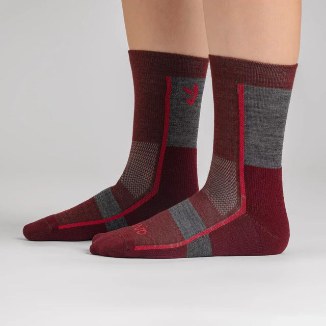 Hejma, calze medie in lana merino, colore Decadent Red