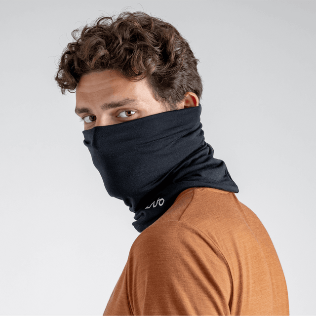 Senti Merino Neckwarmer — Decadent Red